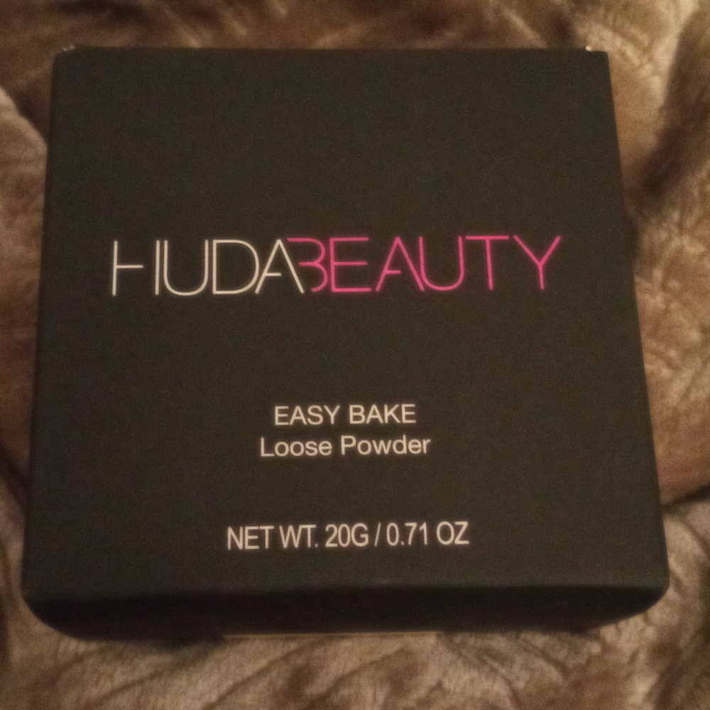 Huda Beauty Easy Bake Loose Powder